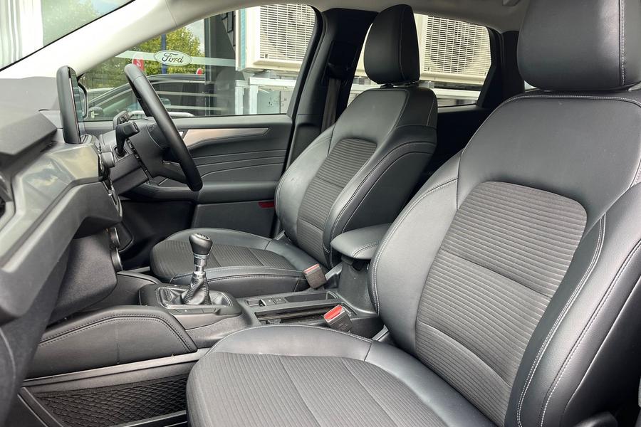 Ford KUGA Photo autoimg-512c21dbc1f99de01bc358445686eb2195497101.jpg
