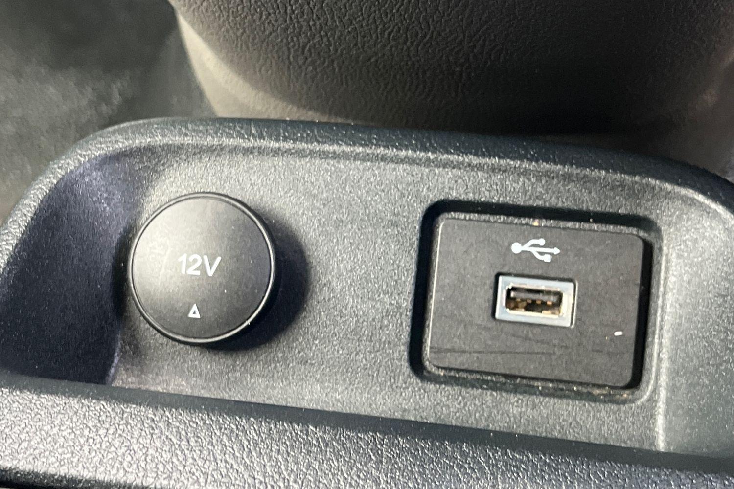 Ford TRANSIT CONNECT Photo 14