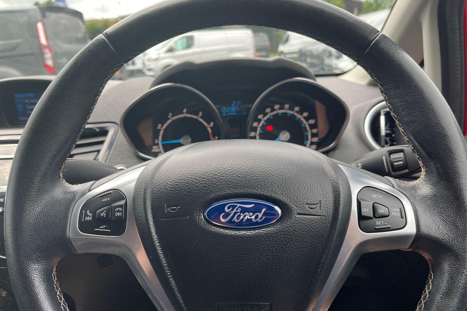 Ford FIESTA Photo 11
