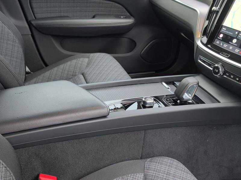 Used Volvo V60 FP23AOF 37