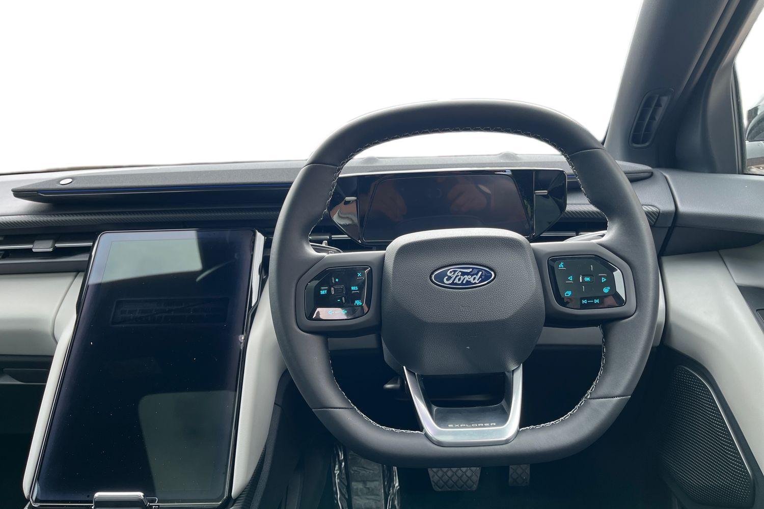 Ford EXPLORER Photo 10
