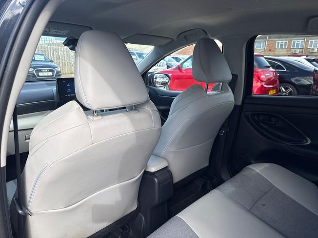 TOYOTA Yaris Photo 44