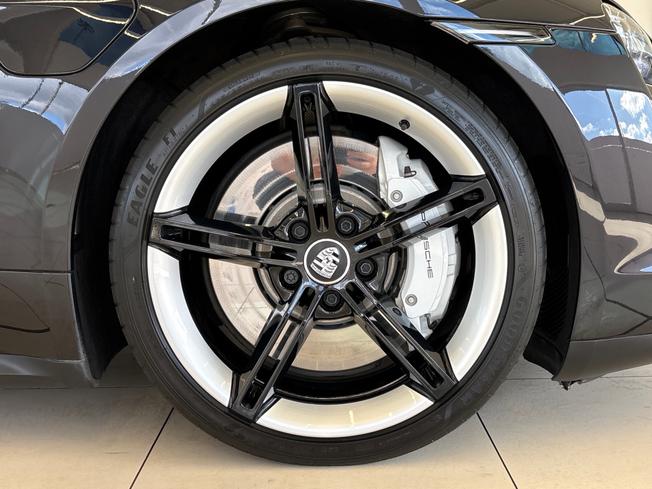 PORSCHE Taycan Photo 25