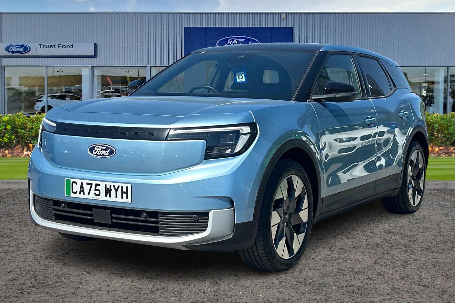 Ford EXPLORER Photo 4