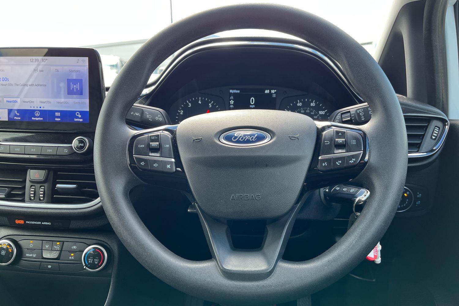 Ford FIESTA Photo 11