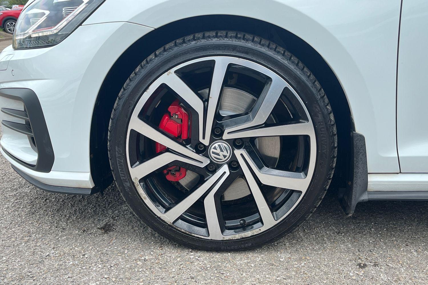 Volkswagen GOLF Photo 34