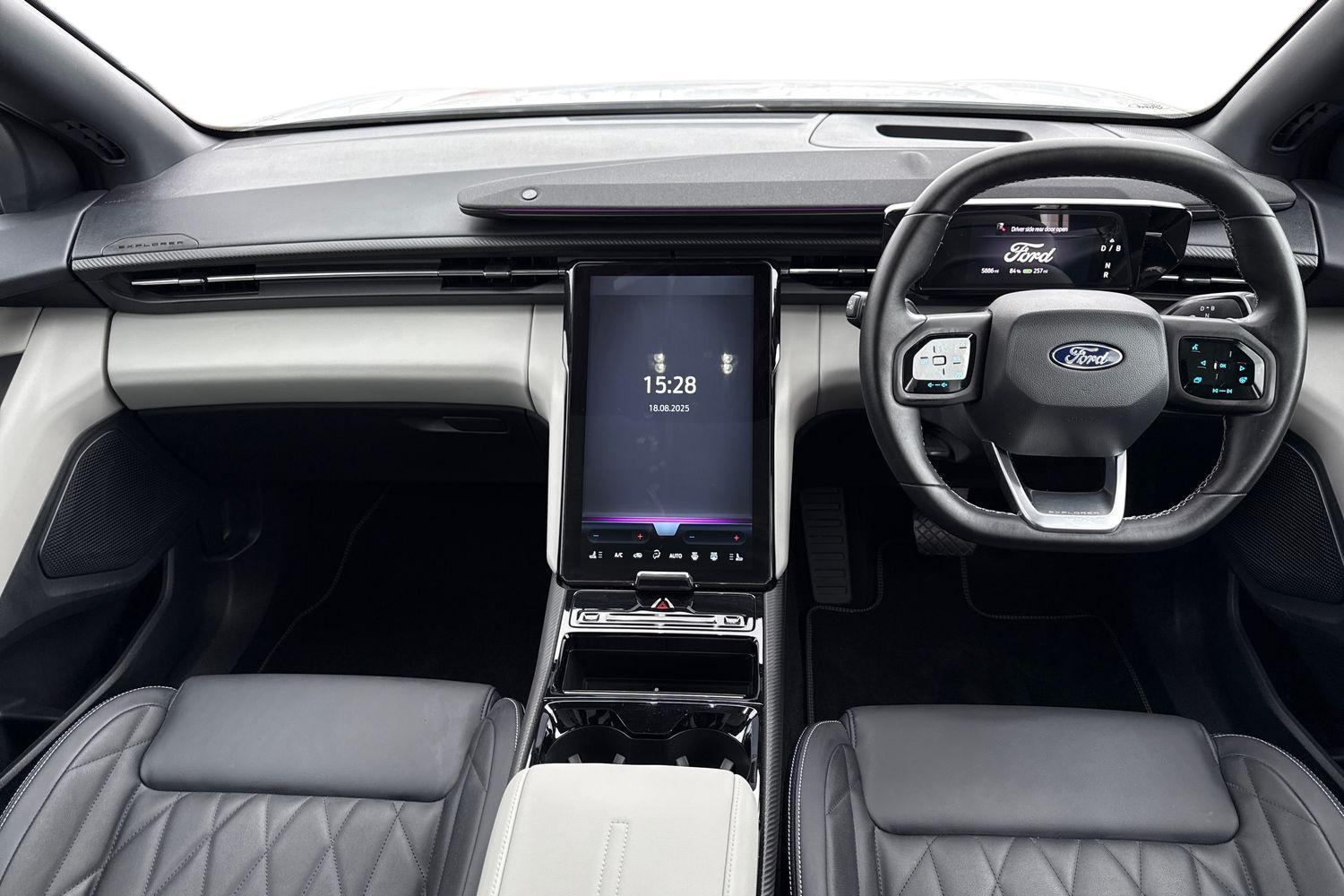 Ford Explorer Photo 9