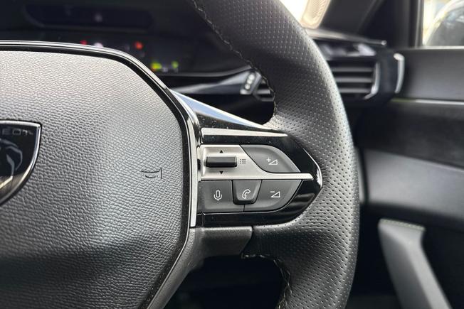 PEUGEOT 308 Photo 17