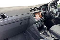 VOLKSWAGEN Tiguan Photo 2