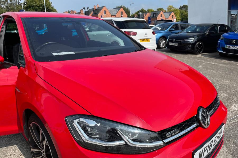 Volkswagen Golf Photo autoimg-51600d8a5b5494614f7e982662821792002d3381.jpg