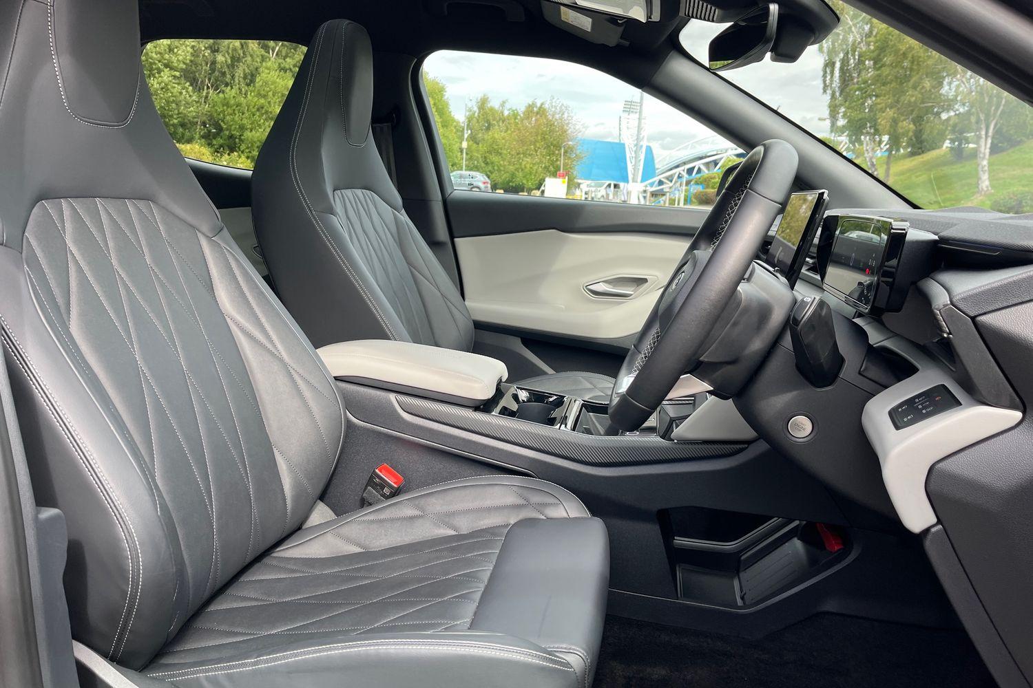 Ford Explorer Photo 16