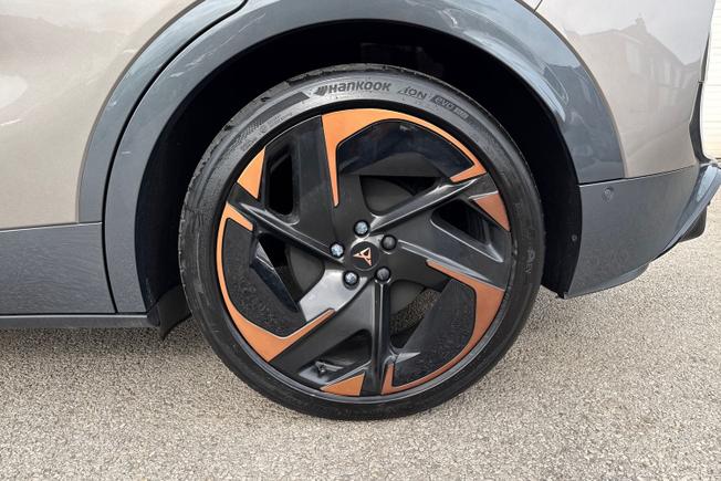CUPRA Tavascan Photo 24