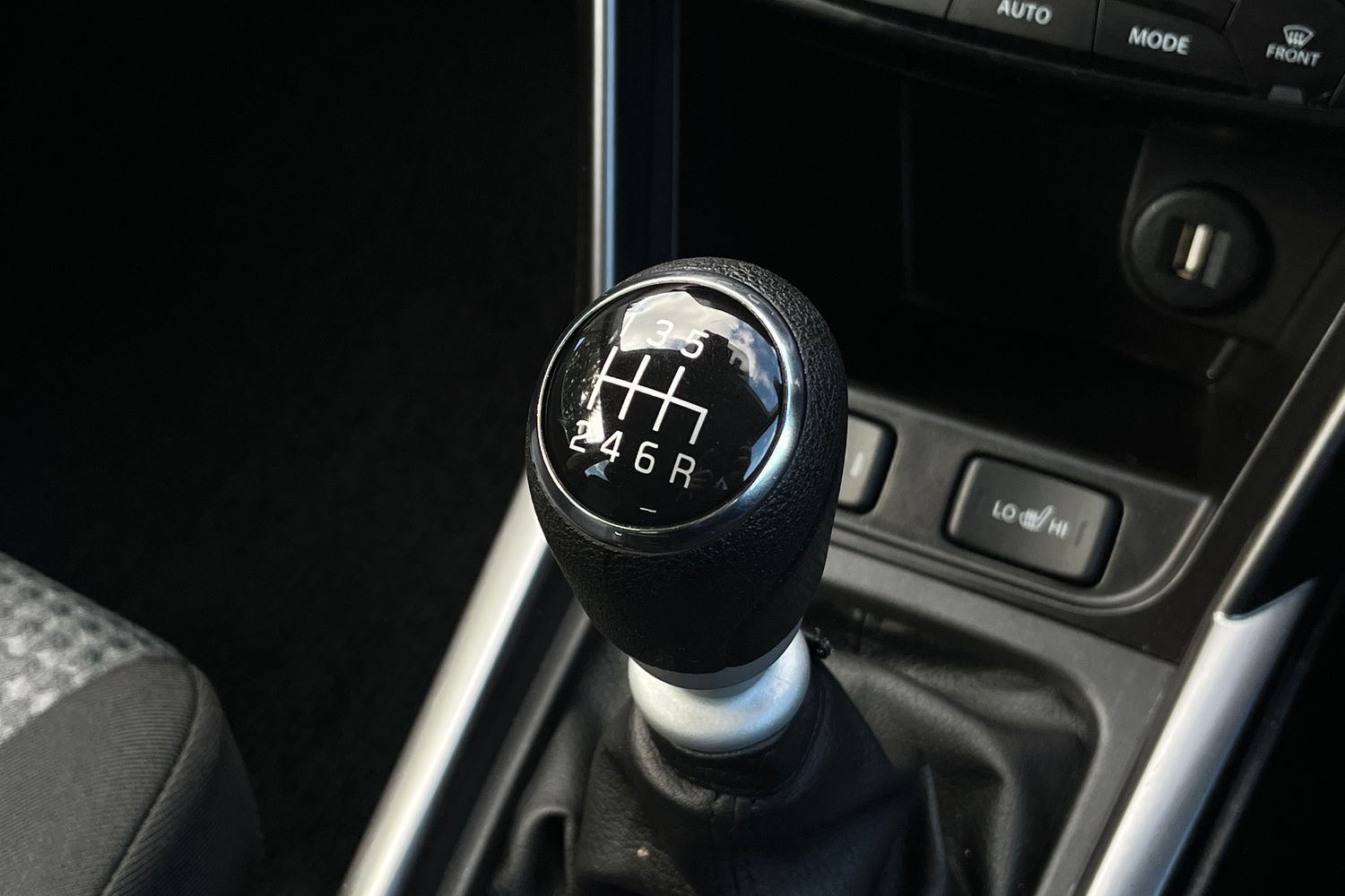 Suzuki S-CROSS Photo 34