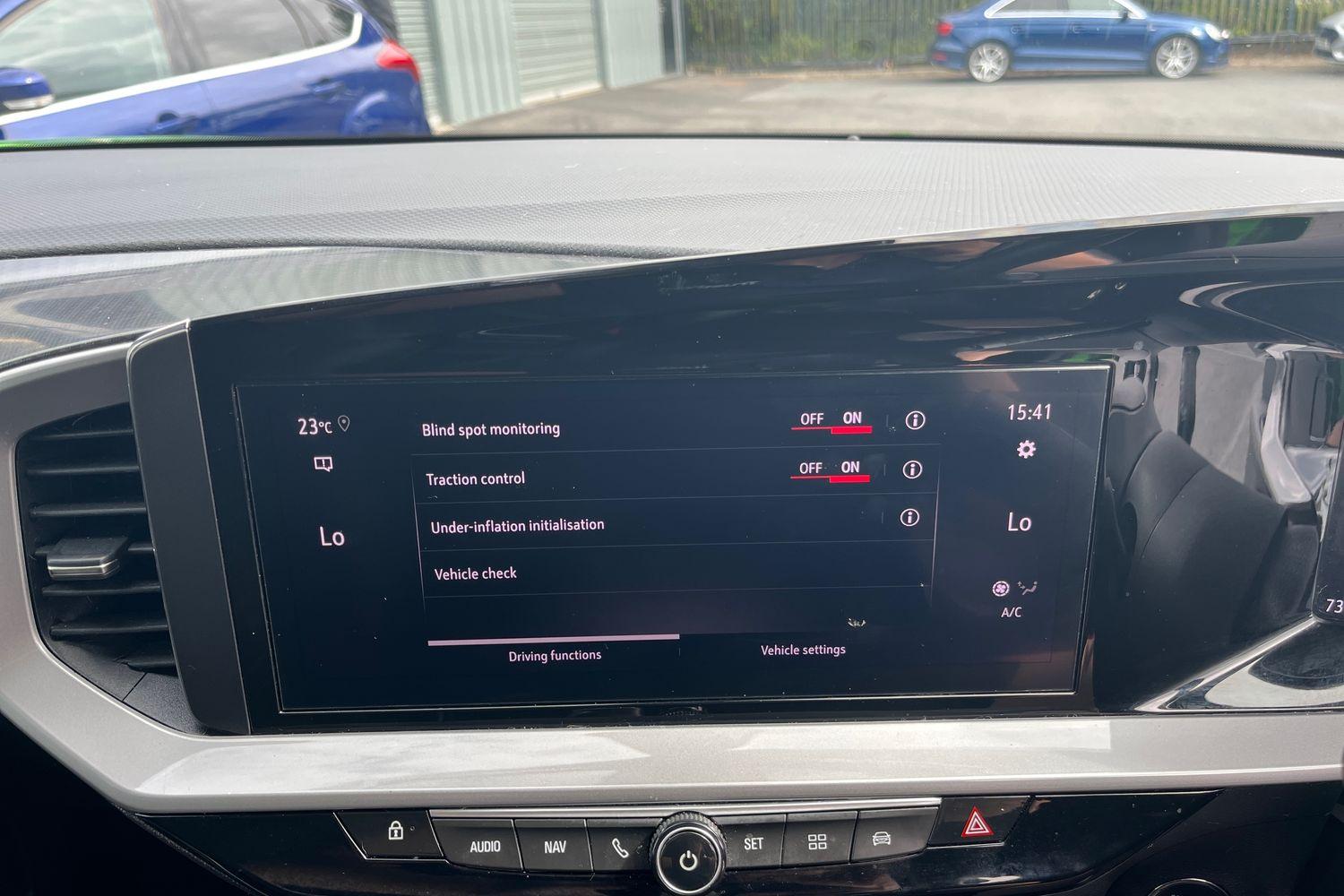 Vauxhall MOKKA Photo 32