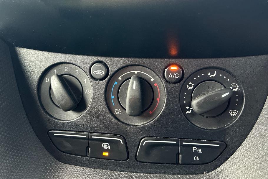 Used Ford Transit Connect YT67CBU 18