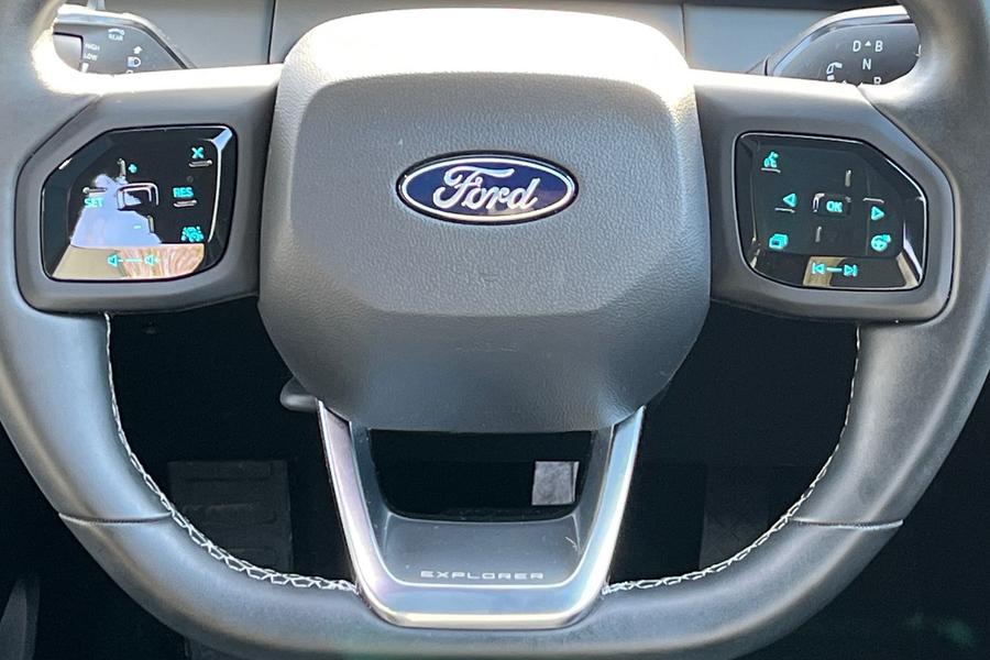 Ford EXPLORER Photo autoimg-51741f1aca96fb5ba4e4b4ffd23c5d9852b75509.jpg