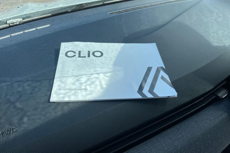Renault CLIO Photo autoimg-5174a4d6ce1710a069b2b50a882183971a516c31.jpg