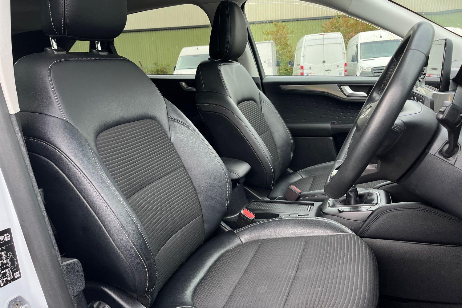 Ford KUGA Photo 16