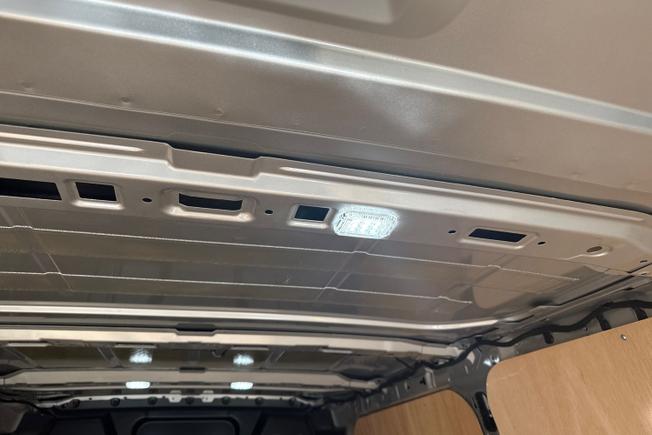 VOLKSWAGEN Transporter Photo 28