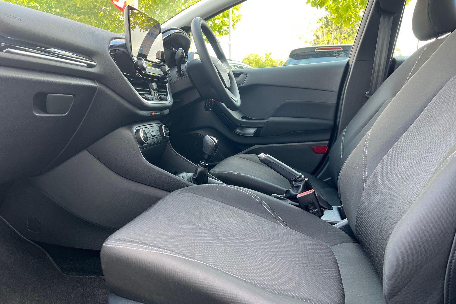 Ford FIESTA Photo 17