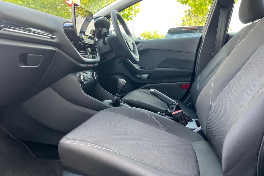 Ford FIESTA Photo autoimg-518fb83bd2d957ccf5e3e985940708d83e5ecbbb.jpg