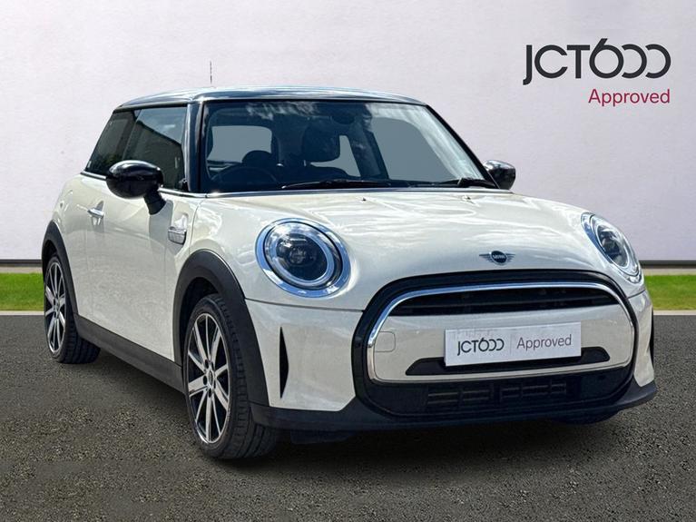 Used 2021 MINI Hatch 1.5 Cooper Classic Hatchback 3dr Petrol Manual Euro 6 (s/s) (136 ps) White at JCT600