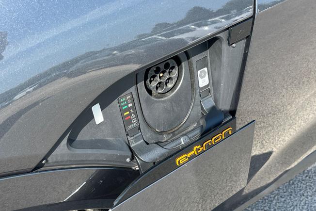 AUDI e-tron Photo 60