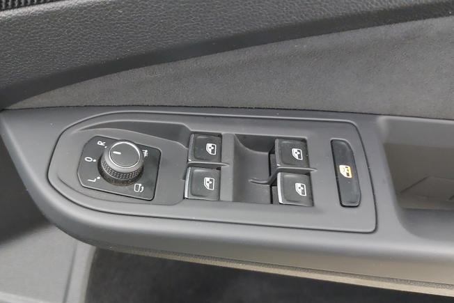 VOLKSWAGEN Golf Photo 29