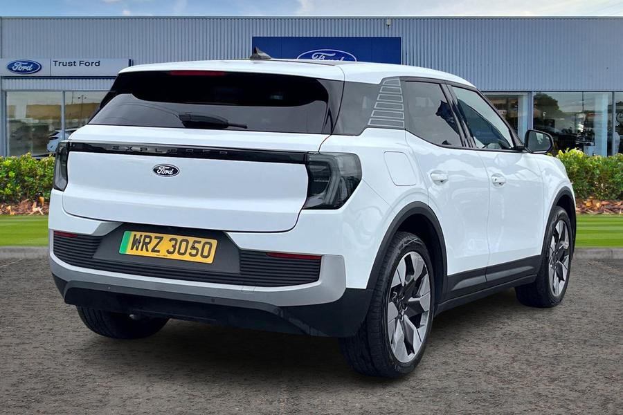 Ford Explorer Photo autoimg-5198f009d4577bfafc0cab0cbd744c7ffcecfe54.jpg