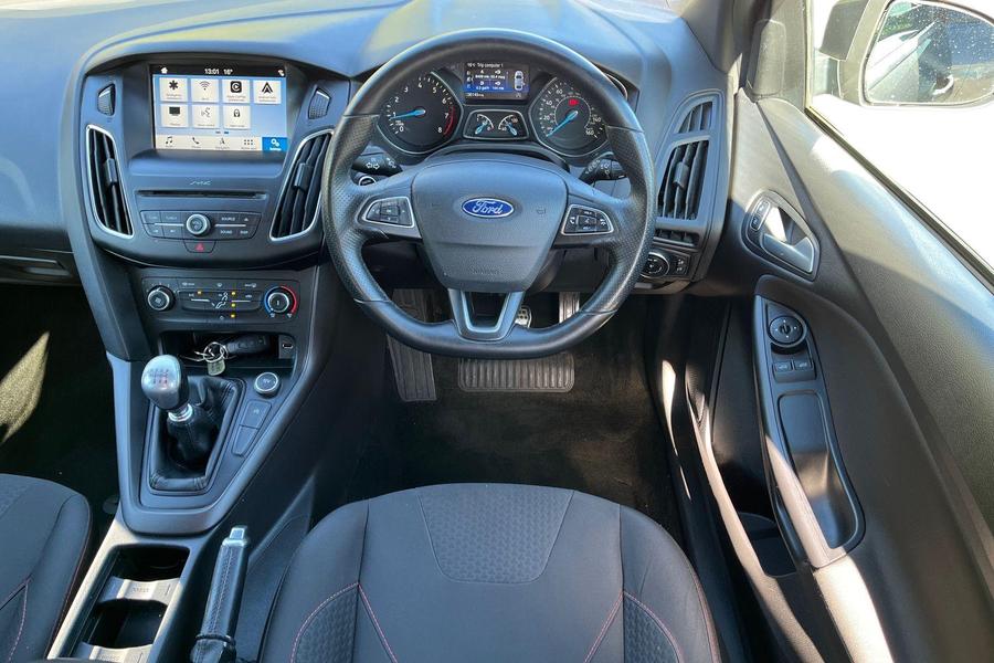 Ford Focus Photo autoimg-519aee4525d18917fb18964ee7e08144882dbbca.jpg