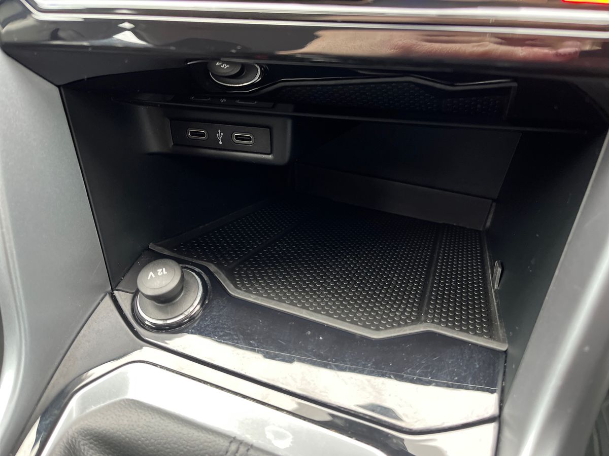 Volkswagen T-Roc Photo 32