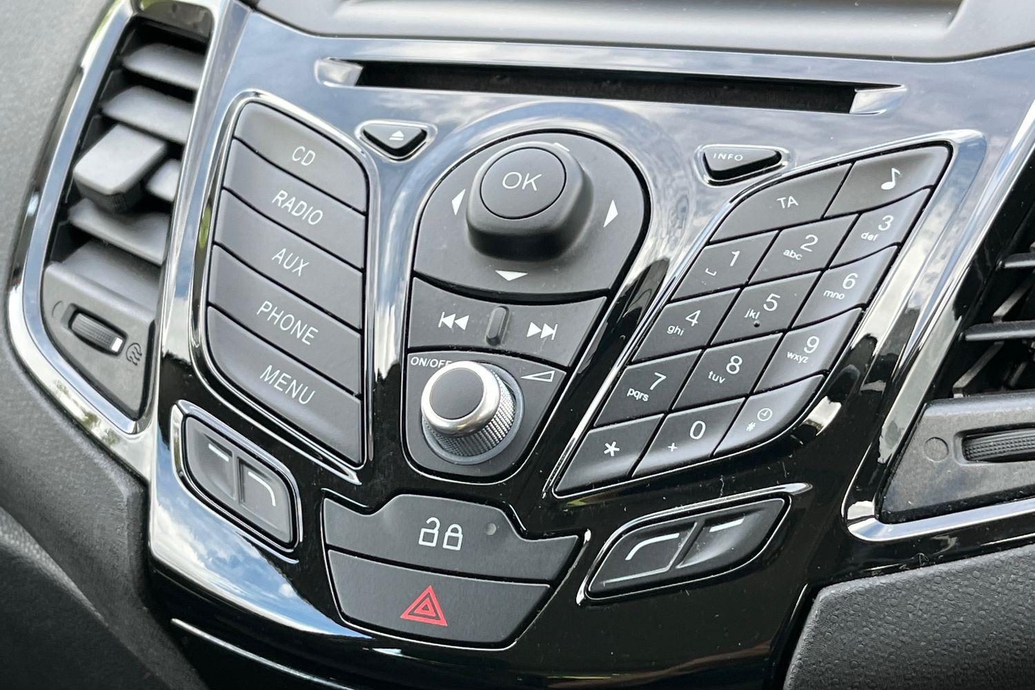 Ford FIESTA Photo 23