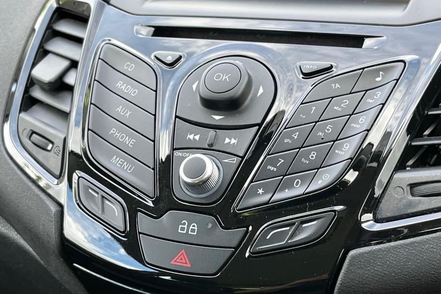 Ford FIESTA Photo autoimg-519ee01fe623c35cfdce976825b3aa971277656e.jpg