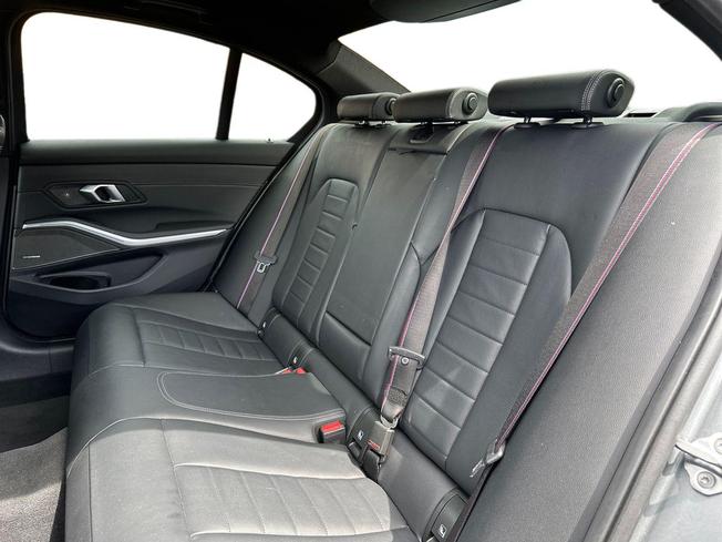 BMW 3 Series Photo 9