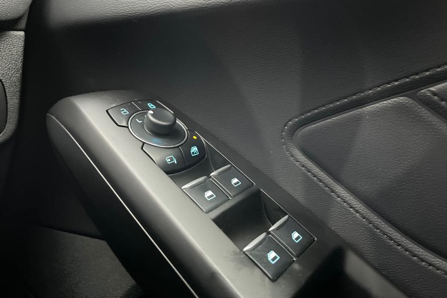 Ford FOCUS Photo autoimg-51a1379000f92f63a18408c6d663f190d5d57d90.jpg