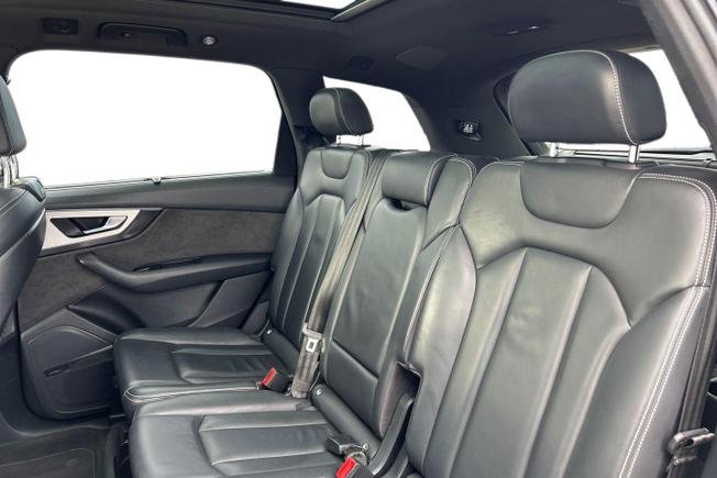 AUDI Q7 Photo 9