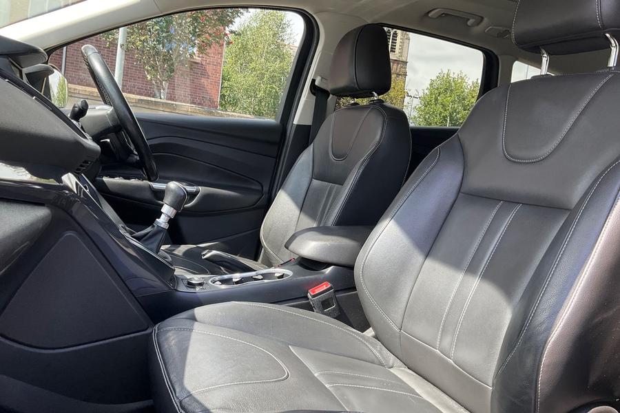 Ford KUGA Photo autoimg-51aa49ac99f1e1a9e1490ef6515bd109266a8459.jpg