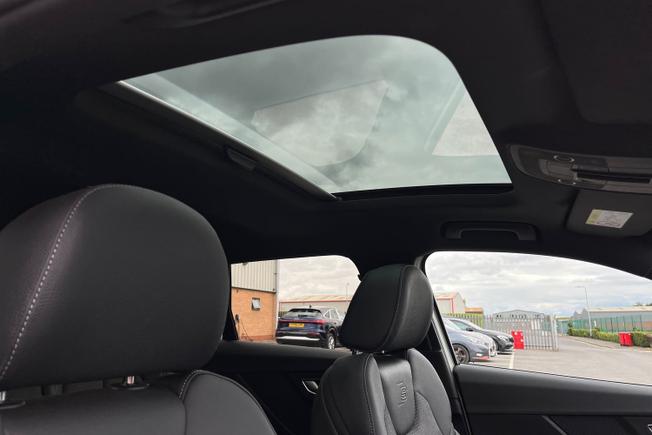AUDI  SQ2 Photo 41