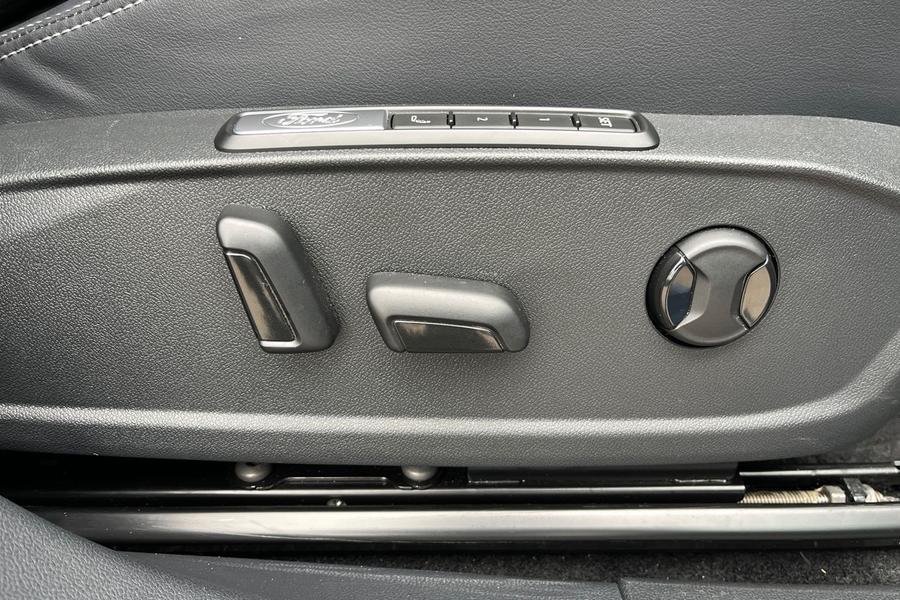 Ford Explorer Photo autoimg-51b266164ab635eb17fb1b1138574dc02f680ae3.jpg