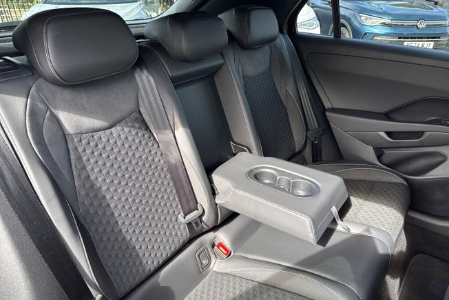 VOLKSWAGEN T-Roc Photo 44