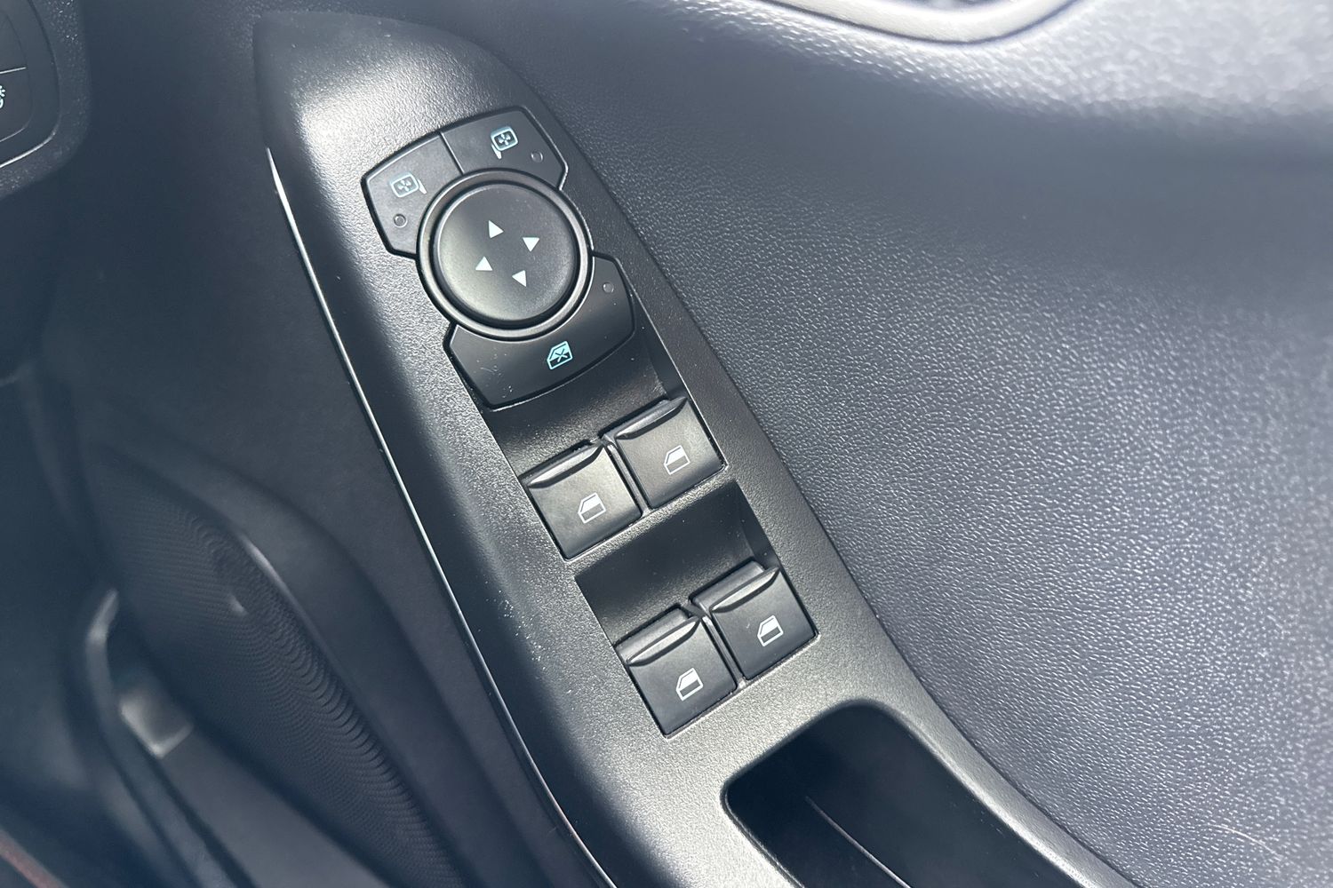 Ford FIESTA Photo 15