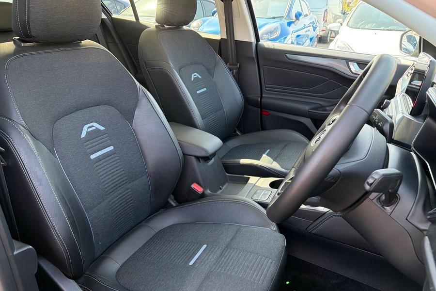 Ford FOCUS Photo autoimg-51b629d63c1a0a306cd3446fc399c95ec4109d48.jpg