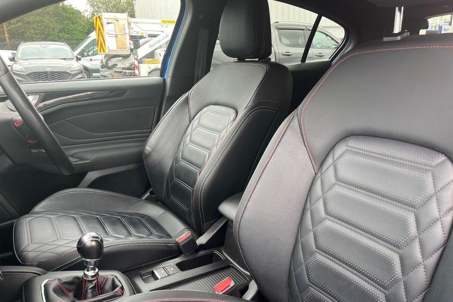 Ford FOCUS Photo autoimg-51b64363772631d6b56d7fca2d1988d6c1dbfa91.jpg