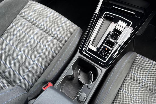 VOLKSWAGEN Golf Photo 24
