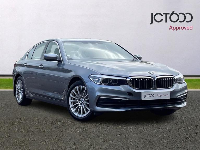 Used 2017 BMW 5 Series 3.0 540i SE Saloon 4dr Petrol Auto xDrive Euro 6 (s/s) (340 ps) Blue at JCT600