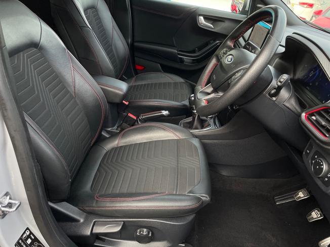 FORD Puma Photo 28