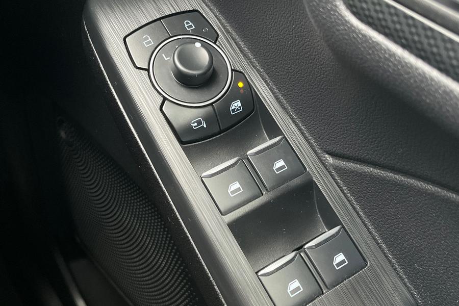 Ford Kuga Photo autoimg-51bd0a11bdec0ee1ebe2ef47a41409474eaa8ca1.jpg