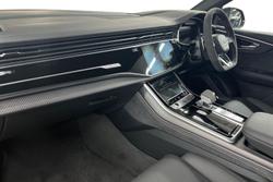 AUDI RSQ8 Photo 2