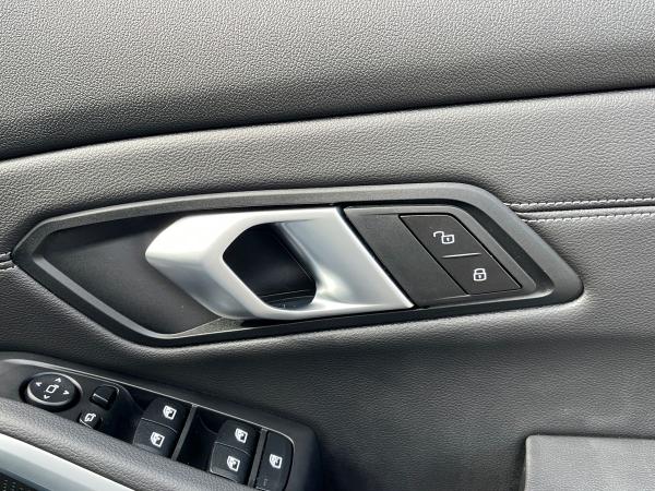 BMW 3 Series Photo autoimg-51c830c4e6197b06e9c567a0654998fec6de1338.jpg