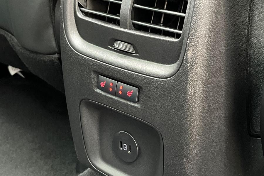 FORD KUGA Photo autoimg-51c8f8975ad49e11b305467a8cd77453de2835f9.jpg